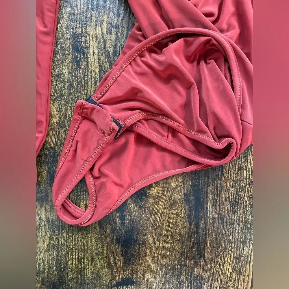 Boohoo Silky orange long sleeve bodysuit
Size 4 - Picture 5 of 8